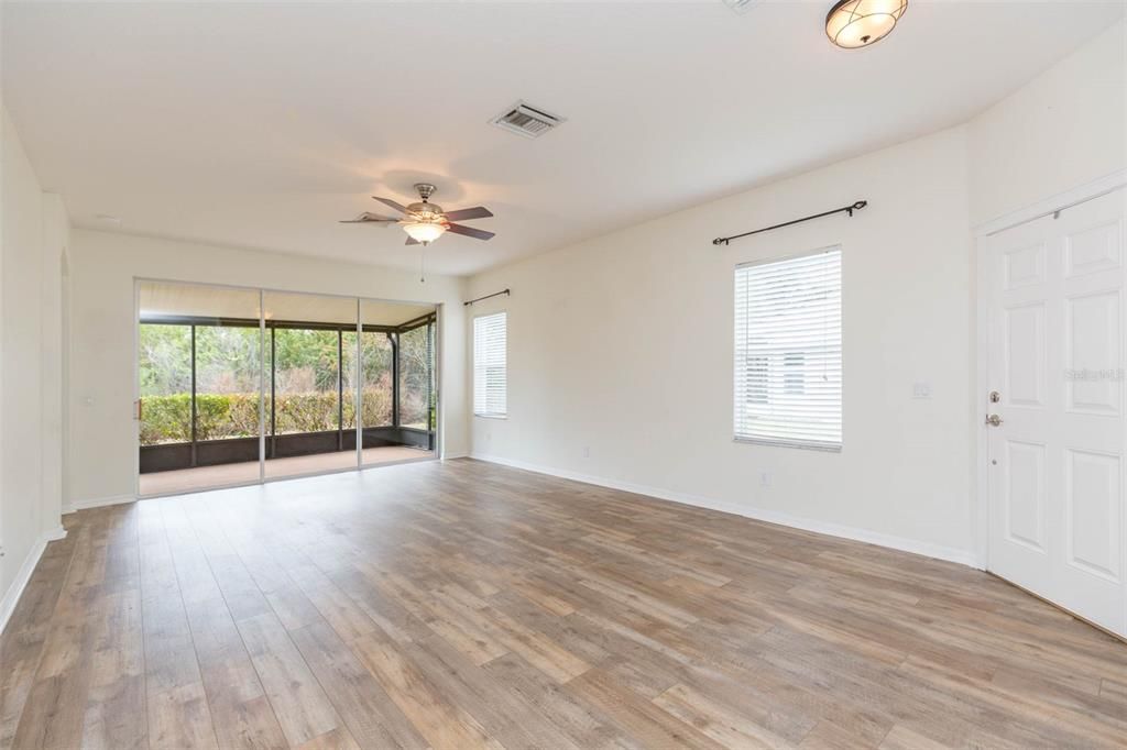 Active With Contract: $280,000 (3 beds, 2 baths, 1581 Square Feet)