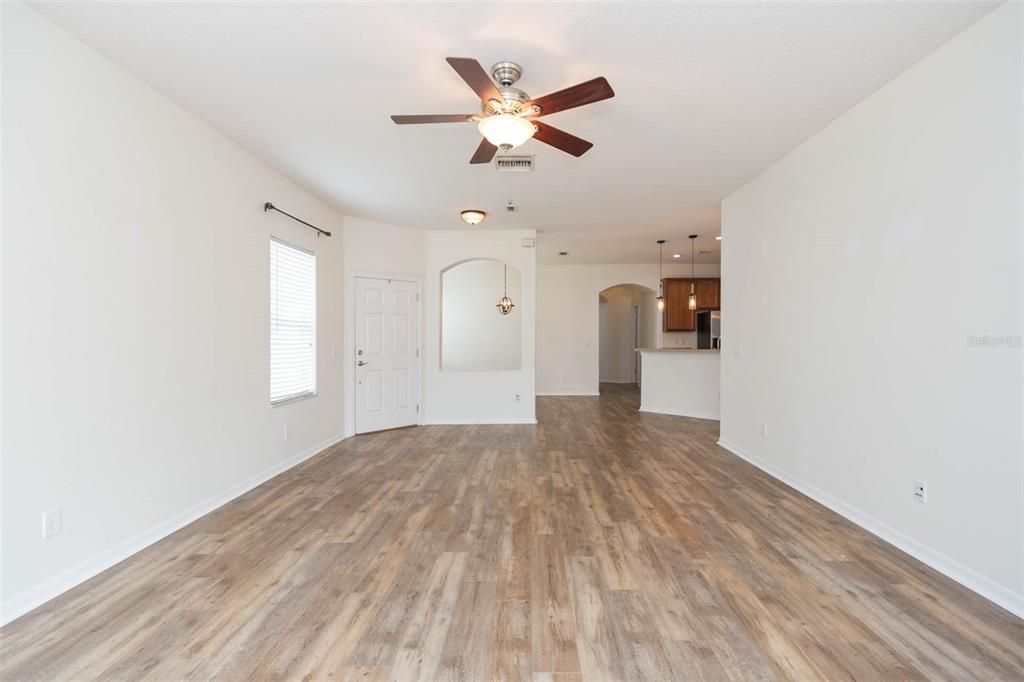 Active With Contract: $280,000 (3 beds, 2 baths, 1581 Square Feet)