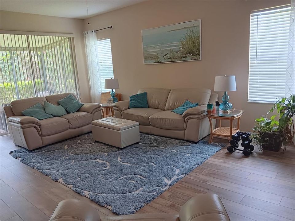 Active With Contract: $280,000 (3 beds, 2 baths, 1581 Square Feet)