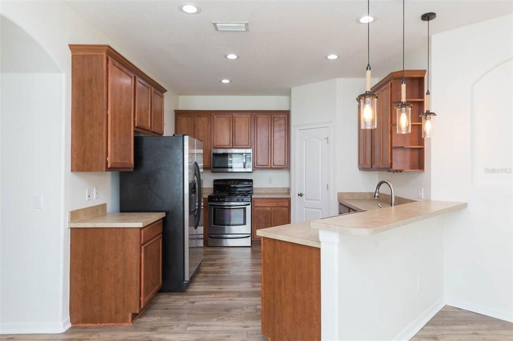 Active With Contract: $280,000 (3 beds, 2 baths, 1581 Square Feet)