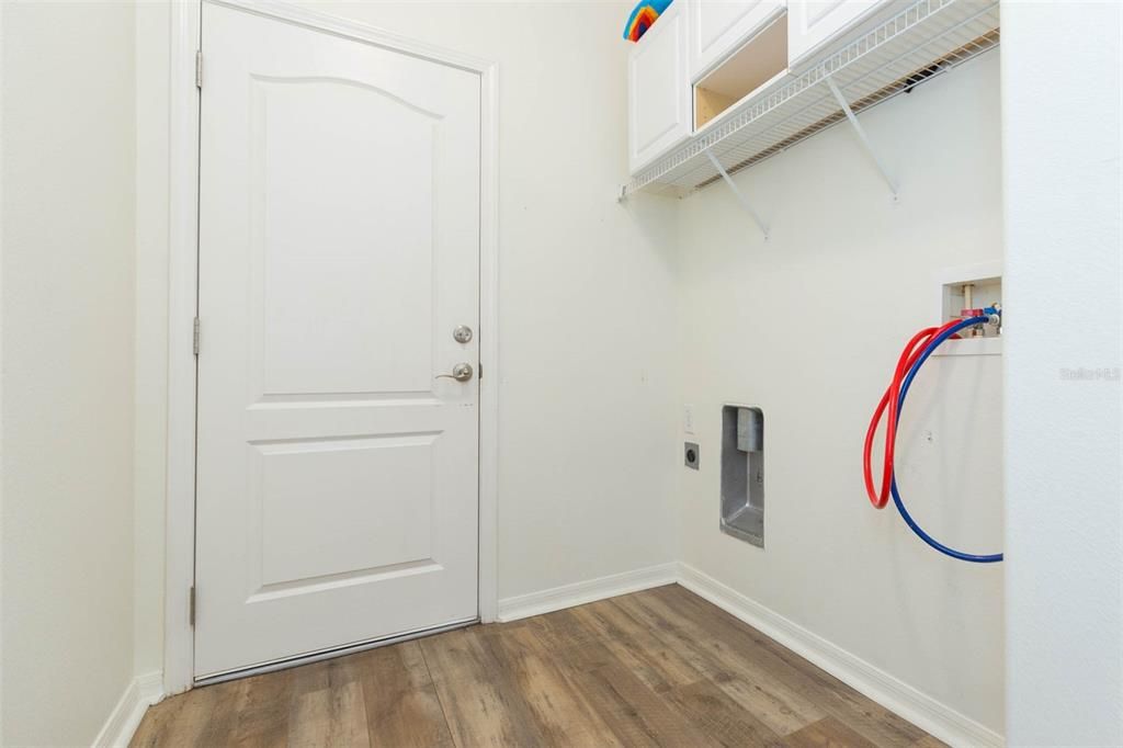 Active With Contract: $280,000 (3 beds, 2 baths, 1581 Square Feet)