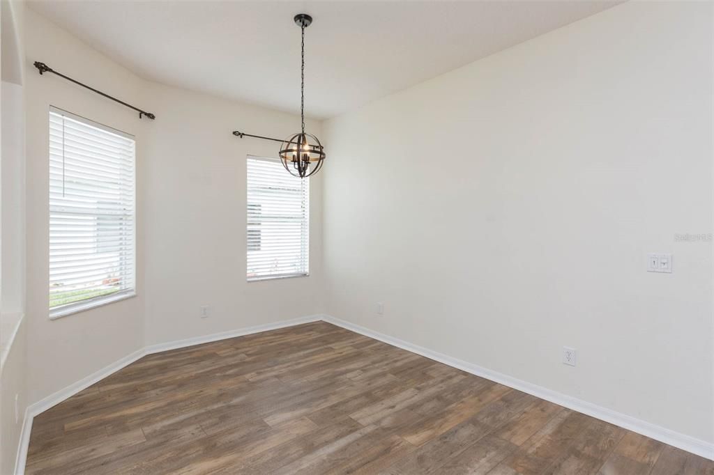 Active With Contract: $280,000 (3 beds, 2 baths, 1581 Square Feet)