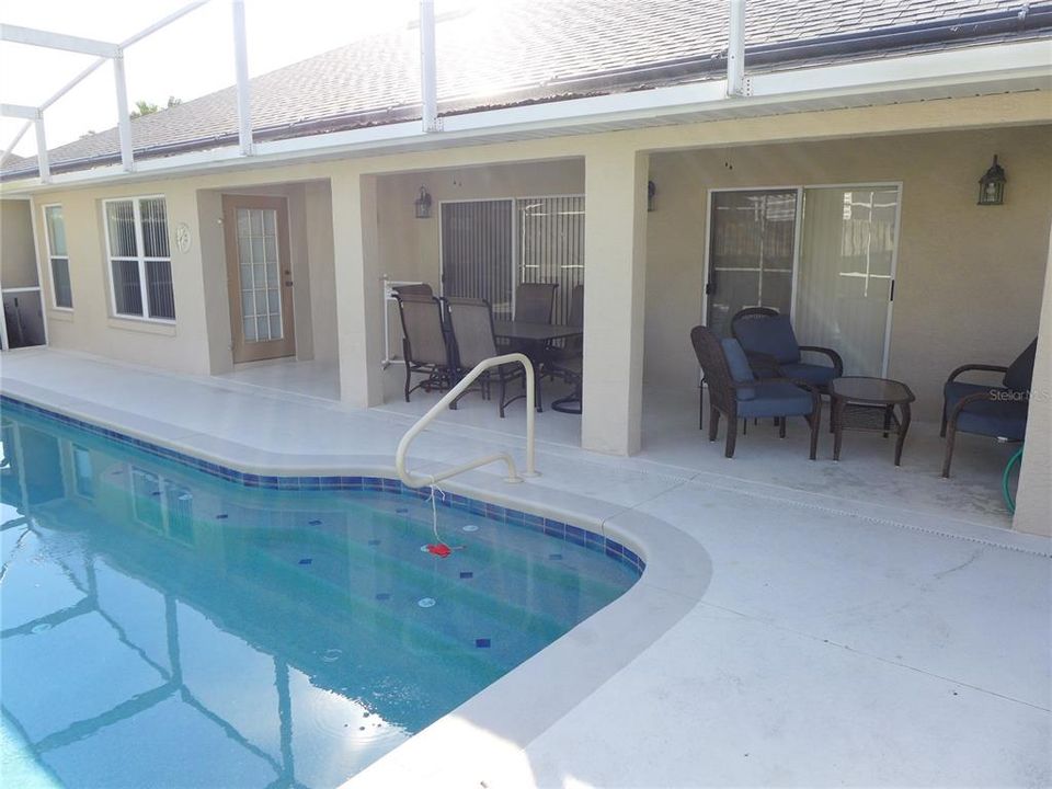 Под контрактом: $349,950 (3 спален, 2 ванн, 1610 Квадратных фут)