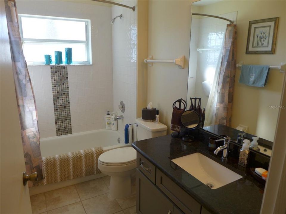 Под контрактом: $349,950 (3 спален, 2 ванн, 1610 Квадратных фут)