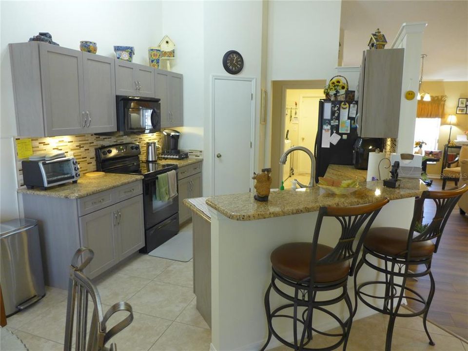 Под контрактом: $349,950 (3 спален, 2 ванн, 1610 Квадратных фут)