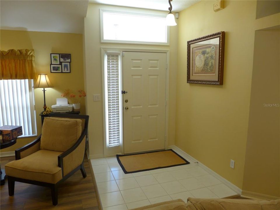 Под контрактом: $349,950 (3 спален, 2 ванн, 1610 Квадратных фут)