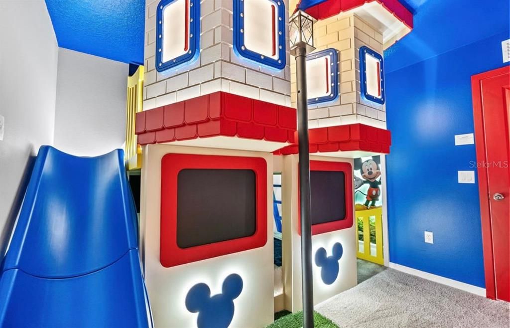 En Venta: $1,200,000 (7 camas, 6 baños, 3533 Pies cuadrados)
