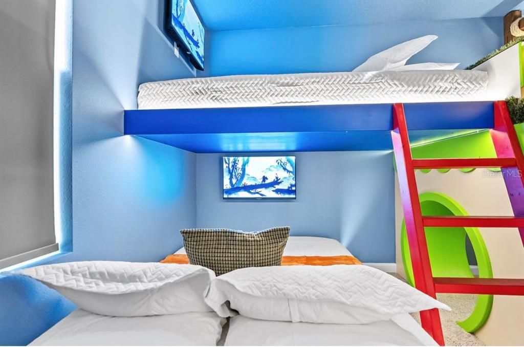 En Venta: $1,200,000 (7 camas, 6 baños, 3533 Pies cuadrados)