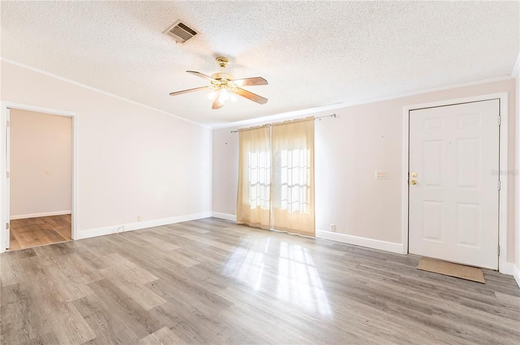 Active With Contract: $449,447 (4 beds, 2 baths, 2052 Square Feet)