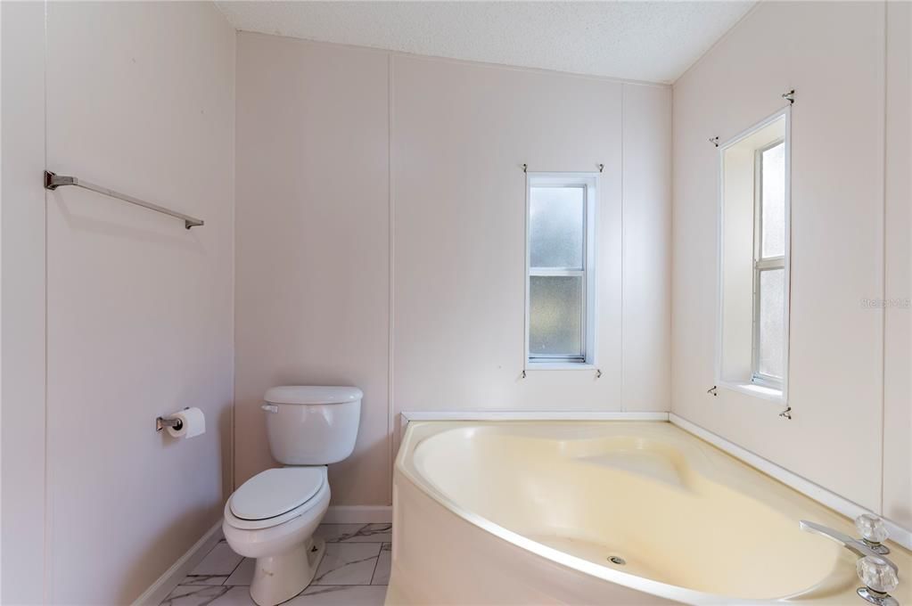 Active With Contract: $449,447 (4 beds, 2 baths, 2052 Square Feet)