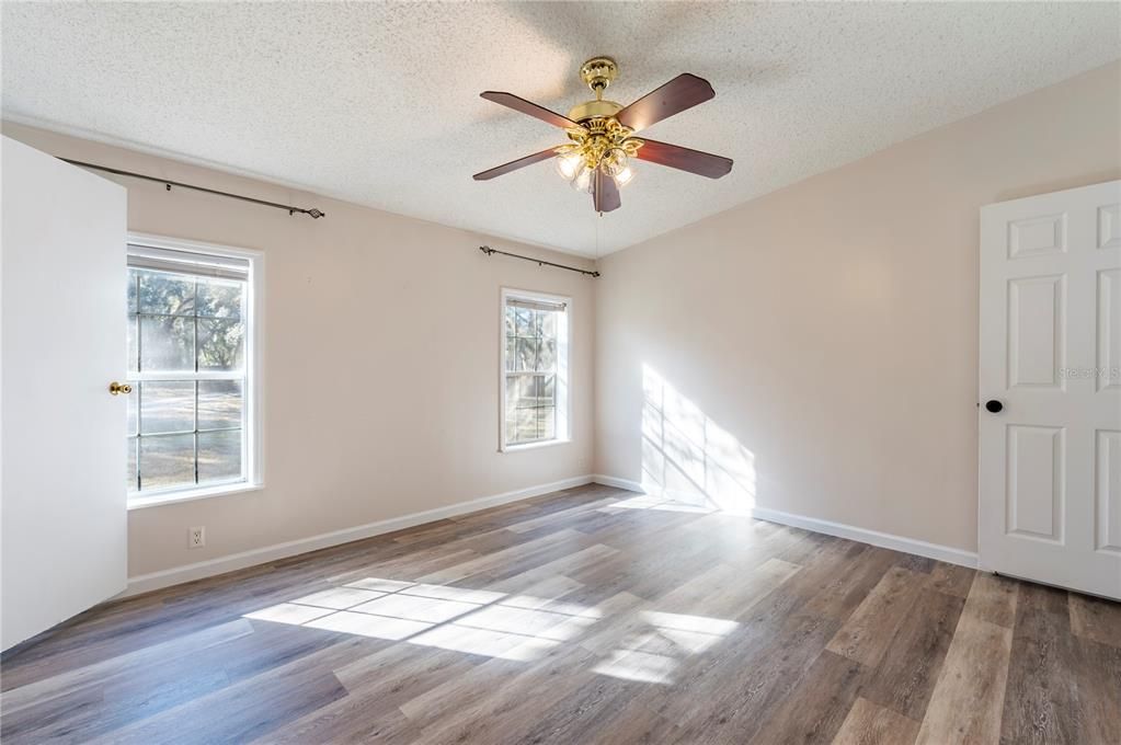 Active With Contract: $449,447 (4 beds, 2 baths, 2052 Square Feet)