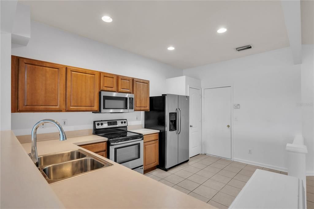 Active With Contract: $297,500 (3 beds, 2 baths, 1625 Square Feet)