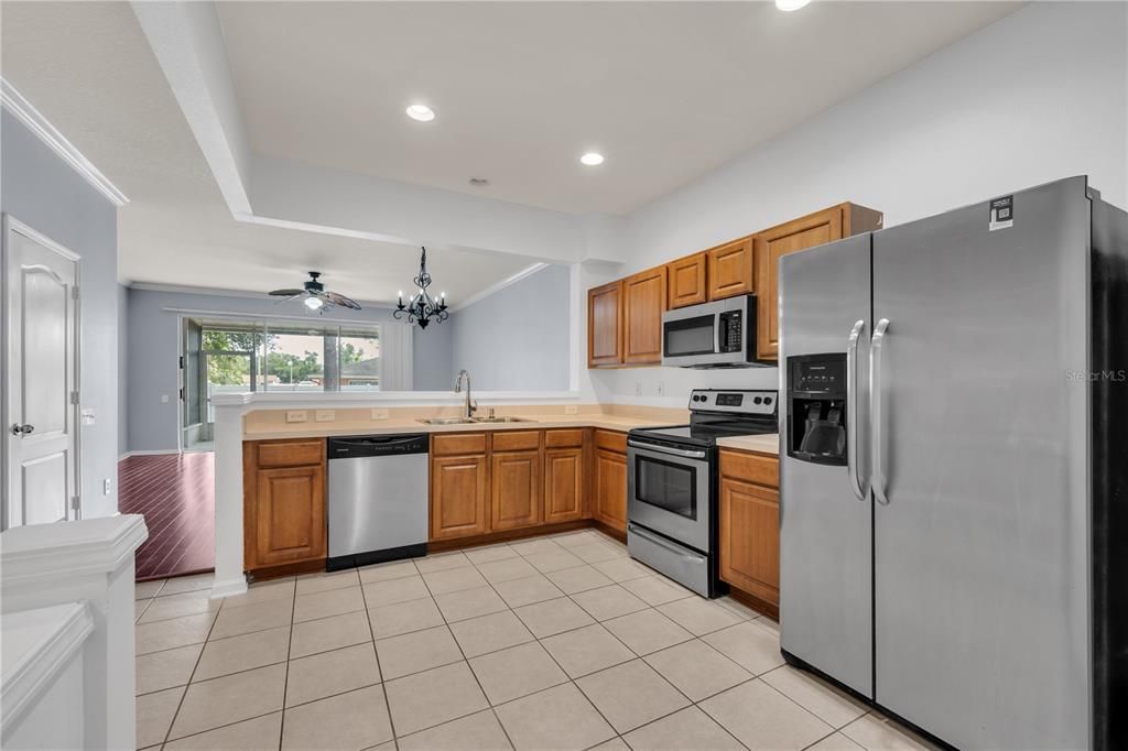 Active With Contract: $297,500 (3 beds, 2 baths, 1625 Square Feet)