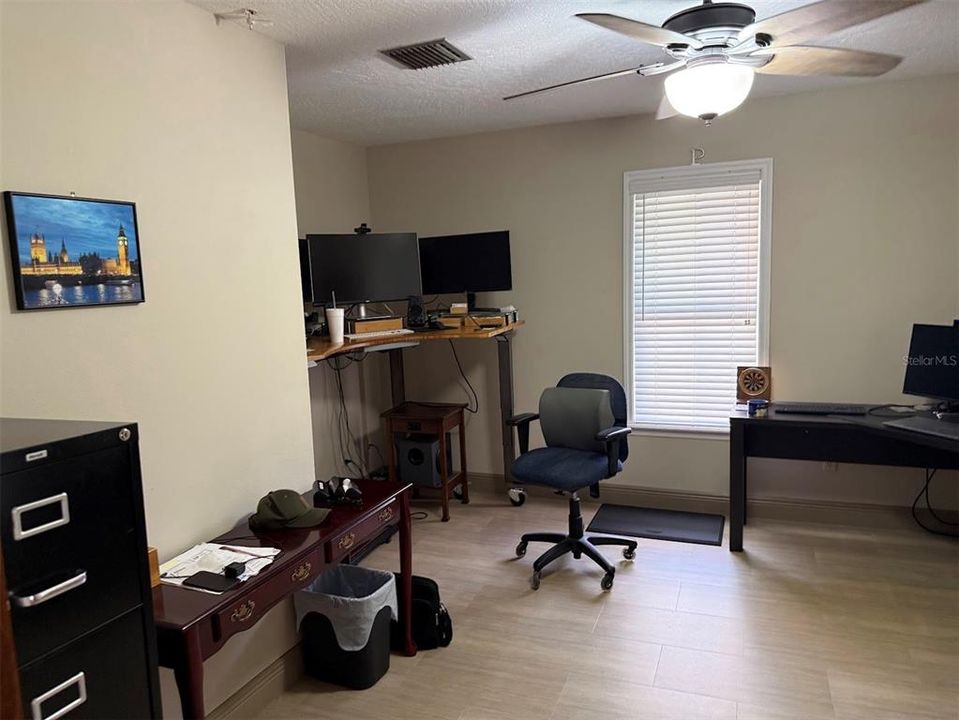 Под контрактом: $295,000 (0 спален, 0 ванн, 1160 Квадратных фут)