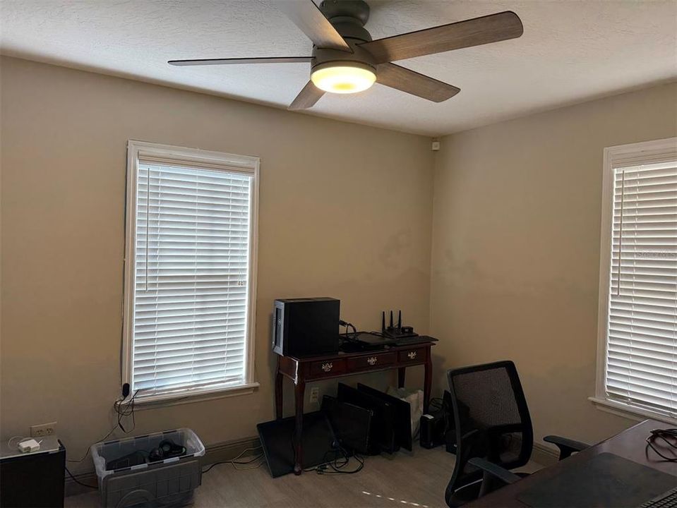 Под контрактом: $295,000 (0 спален, 0 ванн, 1160 Квадратных фут)