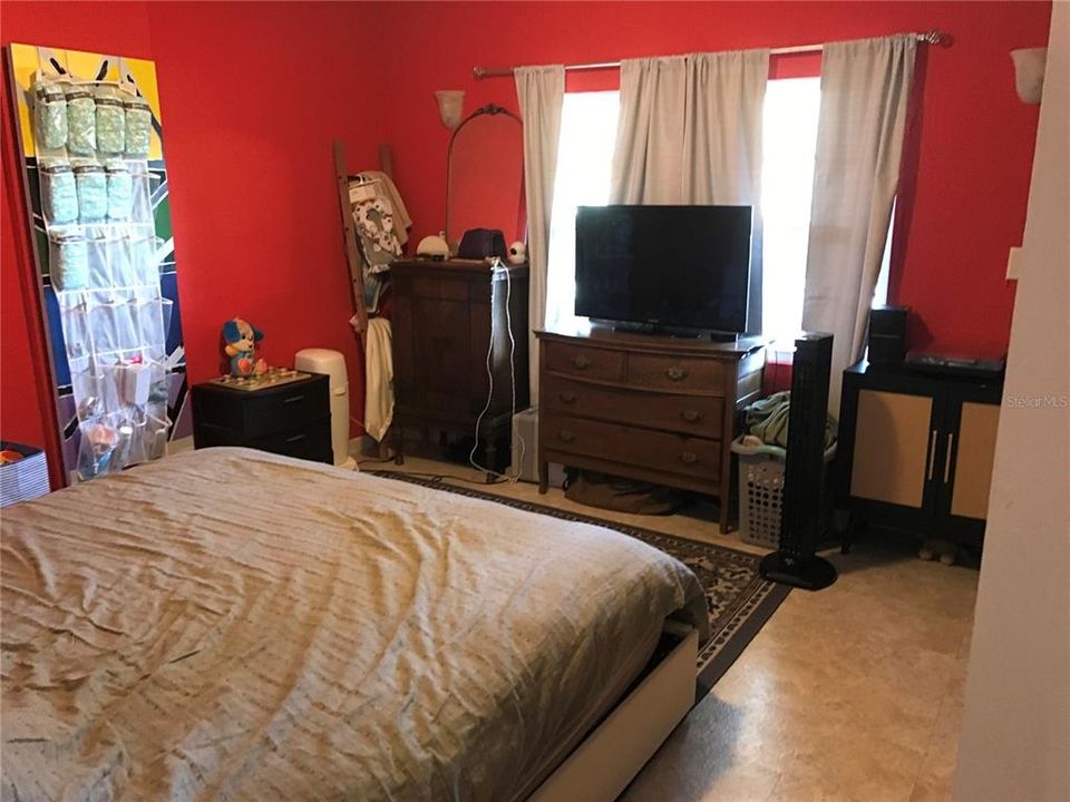 Под контрактом: $335,000 (3 спален, 2 ванн, 2366 Квадратных фут)