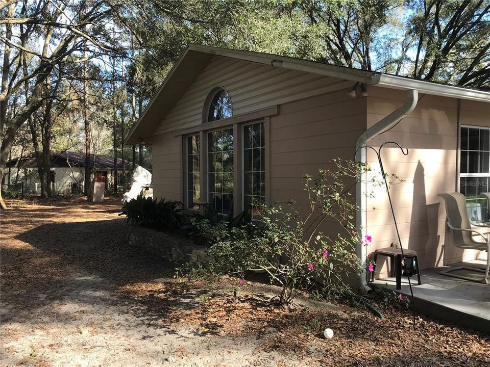 Под контрактом: $335,000 (3 спален, 2 ванн, 2366 Квадратных фут)