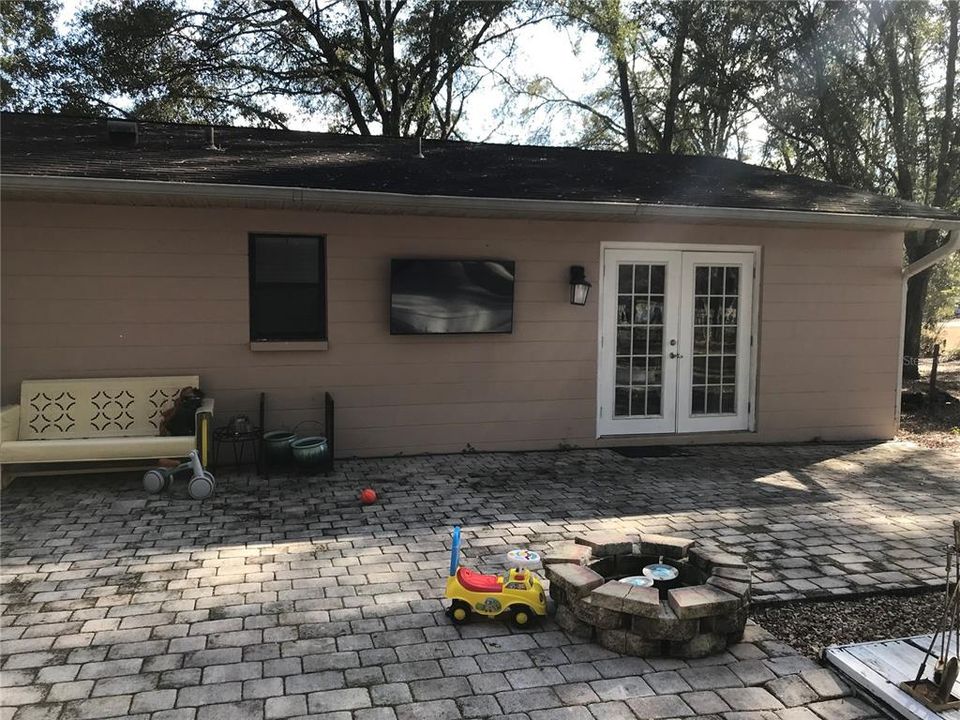 Под контрактом: $335,000 (3 спален, 2 ванн, 2366 Квадратных фут)