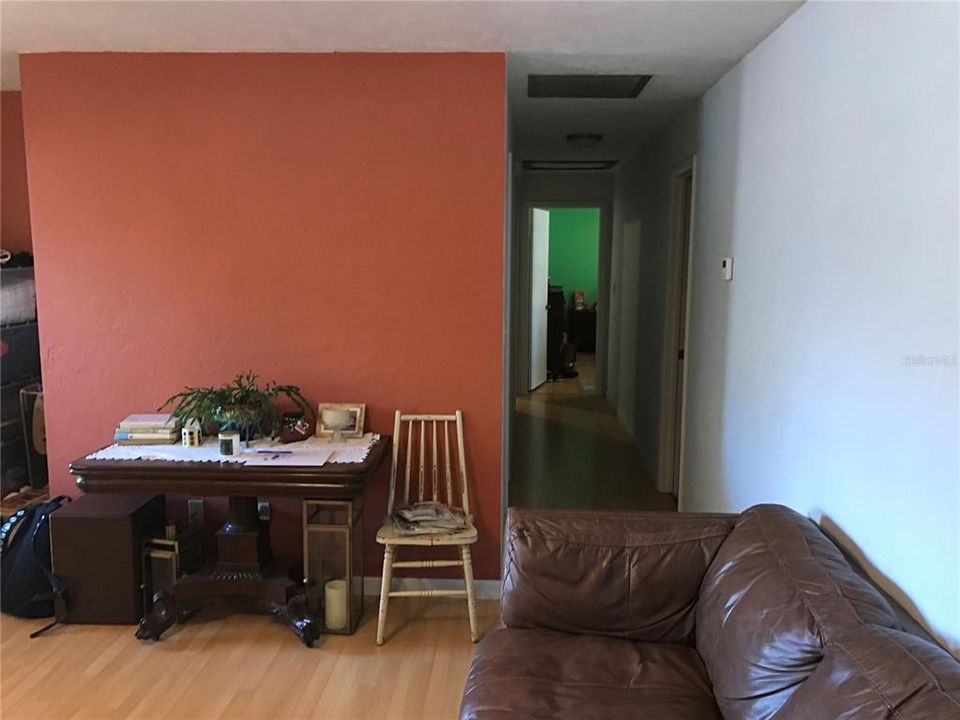 Под контрактом: $335,000 (3 спален, 2 ванн, 2366 Квадратных фут)