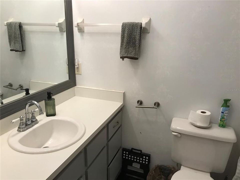 Под контрактом: $335,000 (3 спален, 2 ванн, 2366 Квадратных фут)