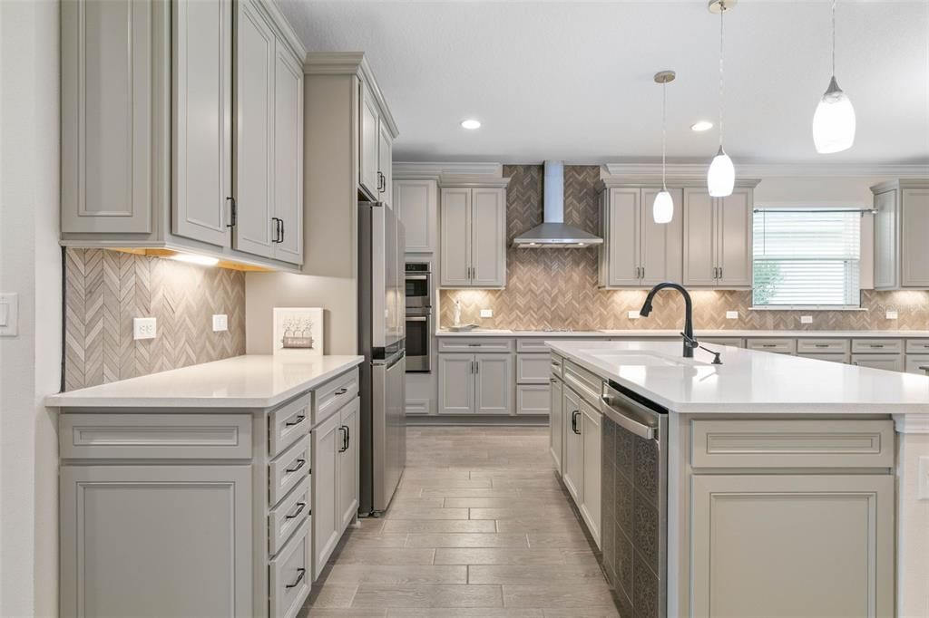 Active With Contract: $579,900 (3 beds, 2 baths, 2216 Square Feet)