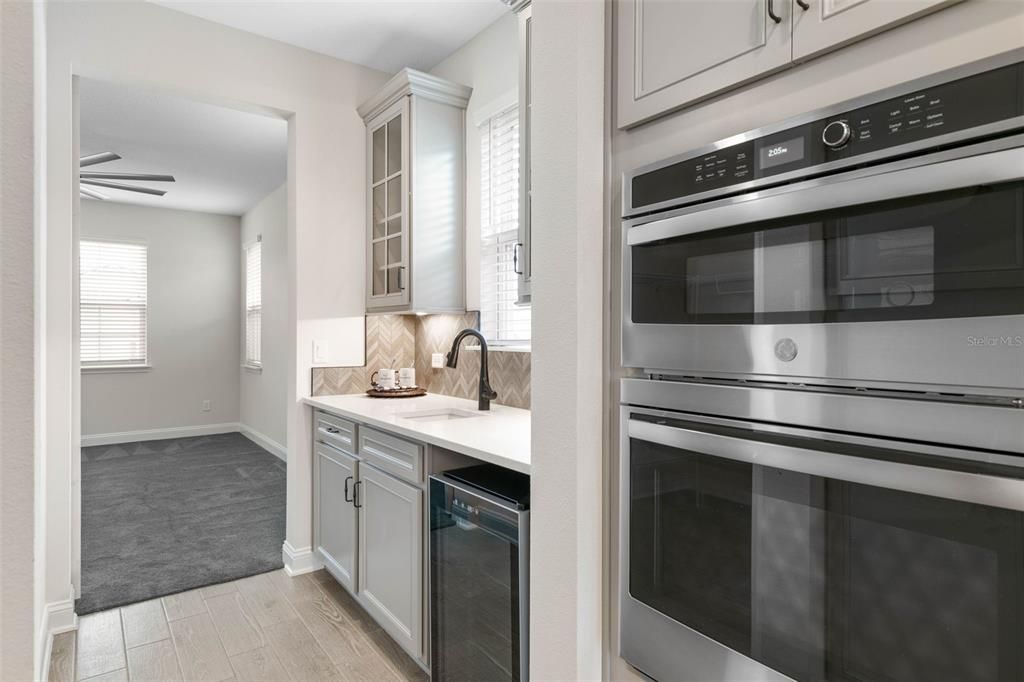 Active With Contract: $579,900 (3 beds, 2 baths, 2216 Square Feet)