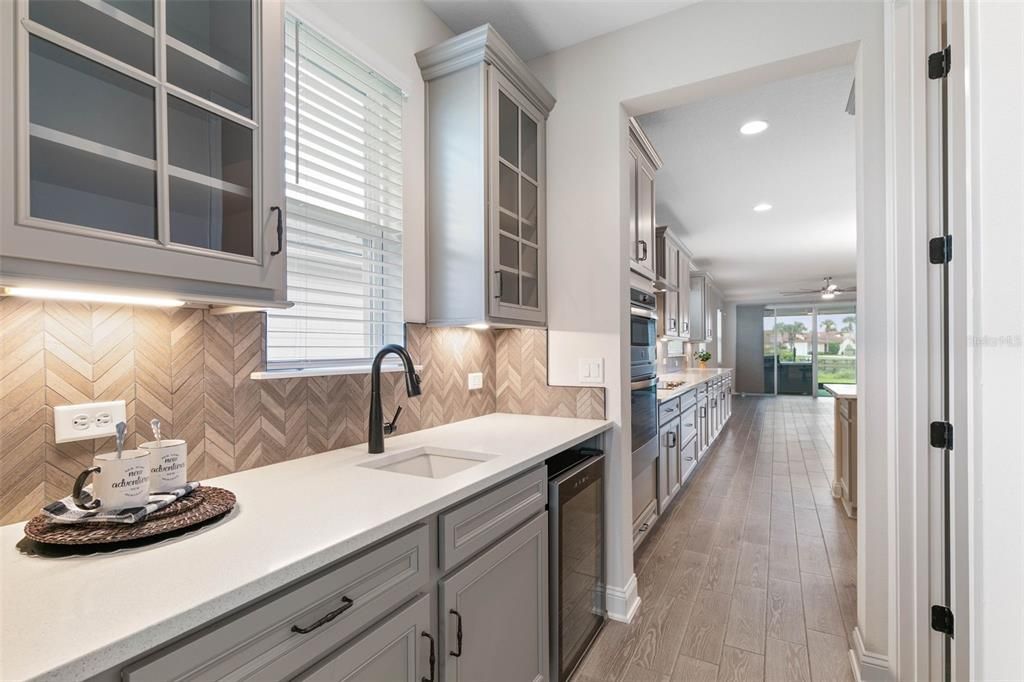 Active With Contract: $579,900 (3 beds, 2 baths, 2216 Square Feet)