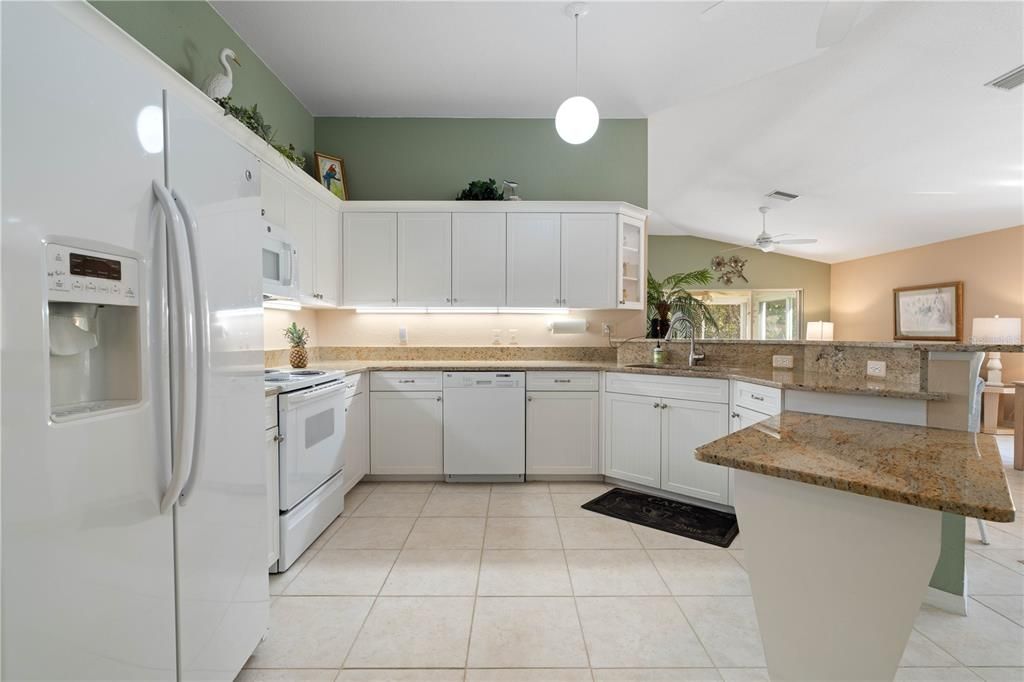 For Sale: $239,900 (2 beds, 2 baths, 1162 Square Feet)