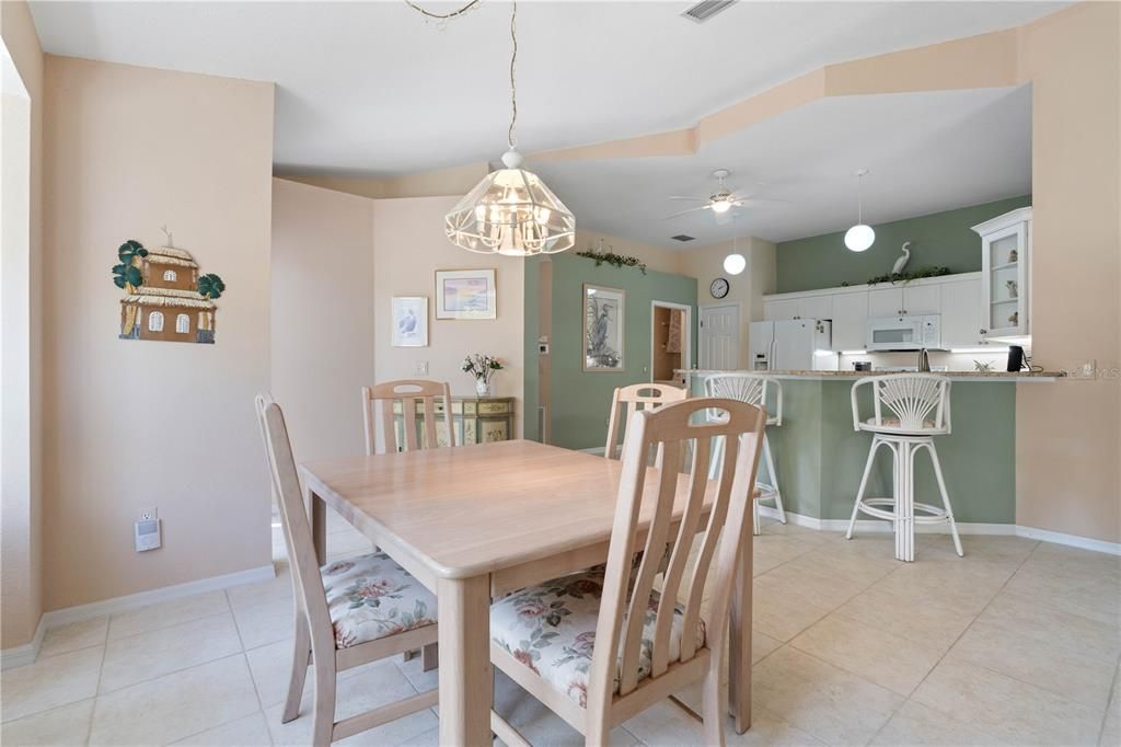 For Sale: $239,900 (2 beds, 2 baths, 1162 Square Feet)