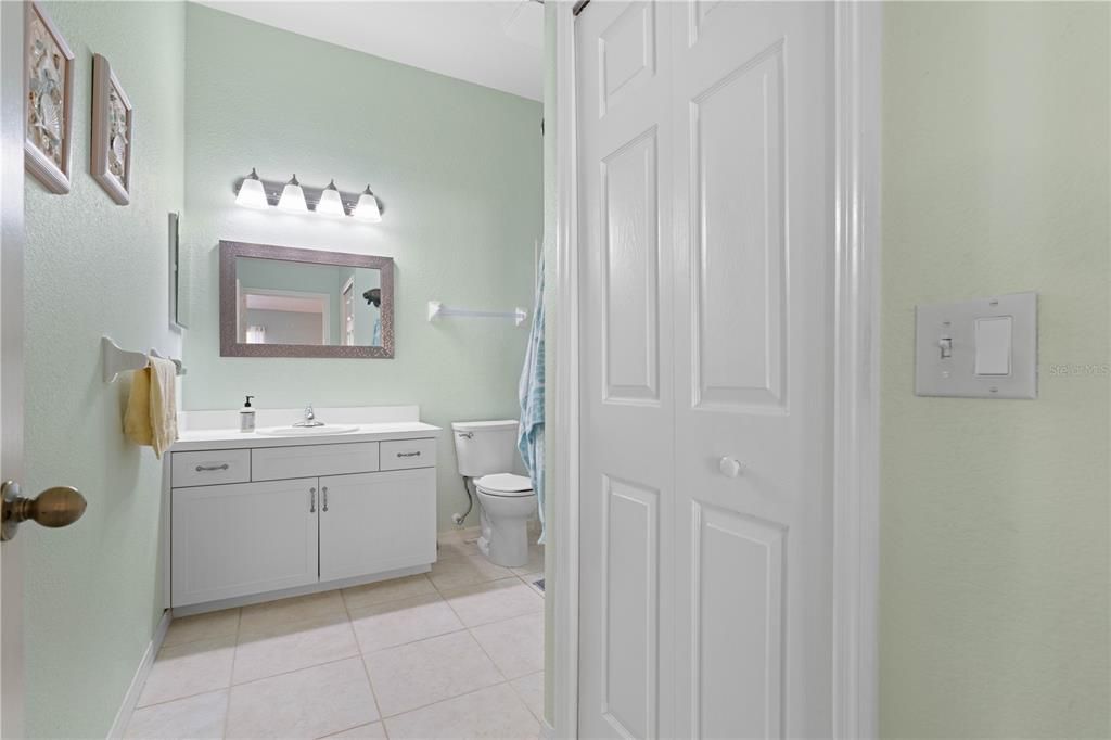 For Sale: $239,900 (2 beds, 2 baths, 1162 Square Feet)