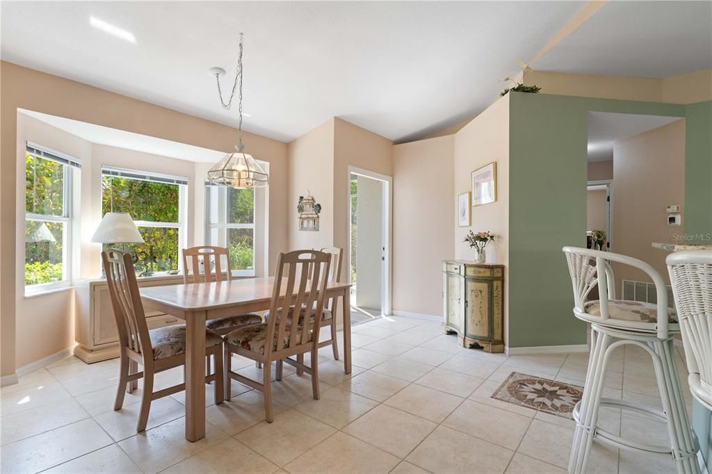 For Sale: $239,900 (2 beds, 2 baths, 1162 Square Feet)