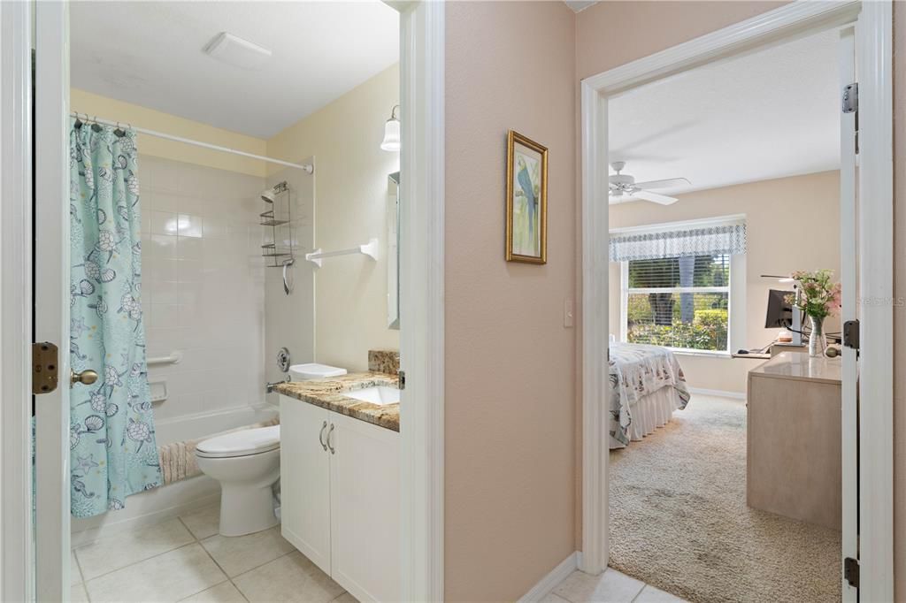 For Sale: $239,900 (2 beds, 2 baths, 1162 Square Feet)