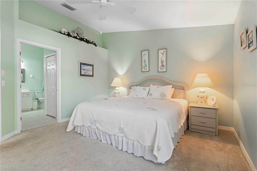 For Sale: $239,900 (2 beds, 2 baths, 1162 Square Feet)