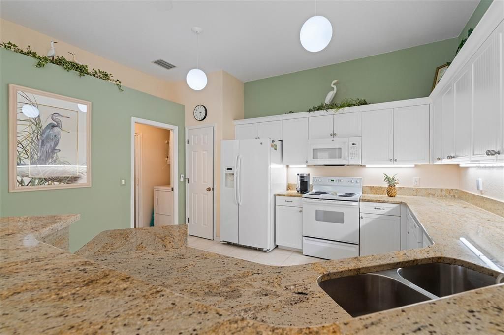 For Sale: $239,900 (2 beds, 2 baths, 1162 Square Feet)