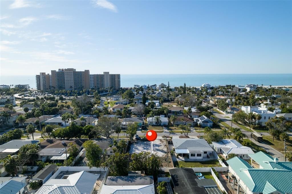 На продажу: $724,900 (0.16 acres)