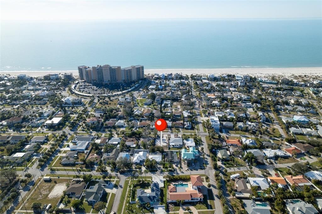 На продажу: $724,900 (0.16 acres)