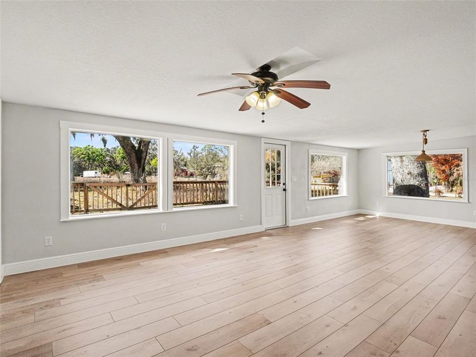 En Venta: $845,000 (4 camas, 2 baños, 1591 Pies cuadrados)