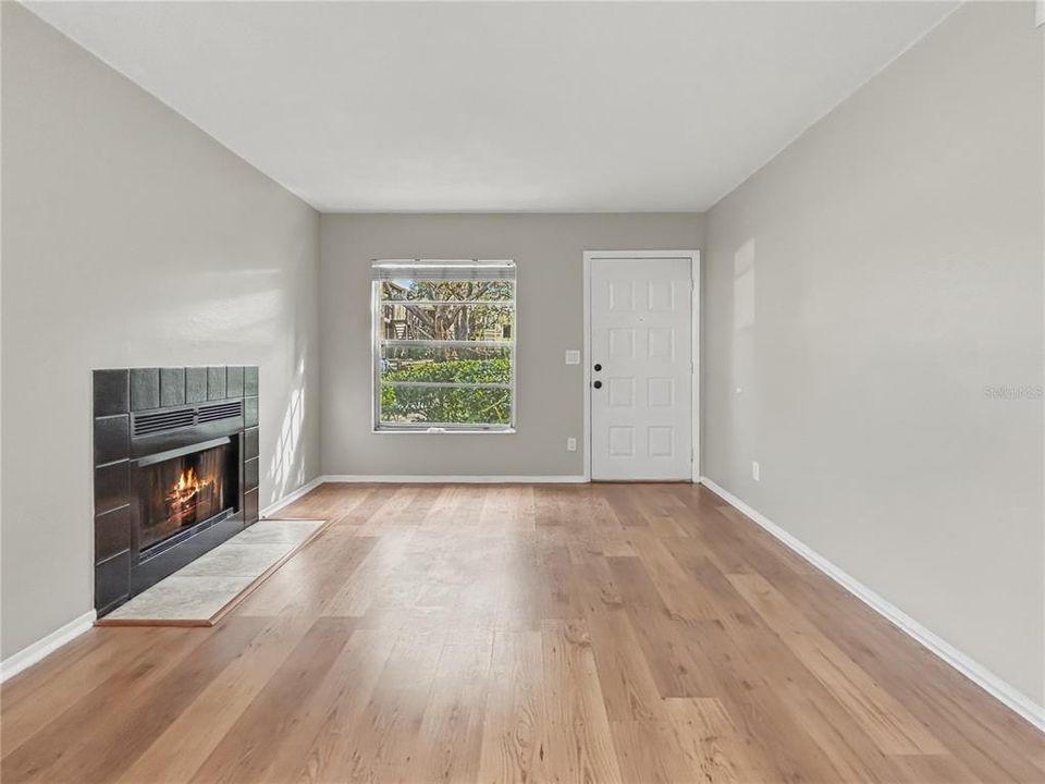 Active With Contract: $132,900 (2 beds, 2 baths, 912 Square Feet)