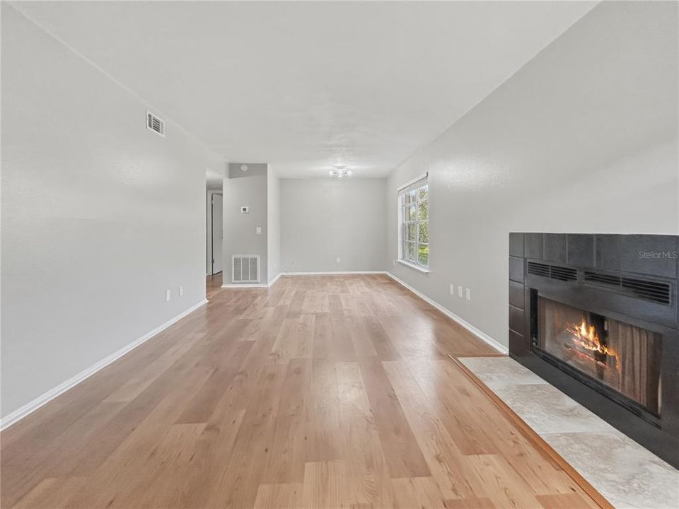 Active With Contract: $132,900 (2 beds, 2 baths, 912 Square Feet)