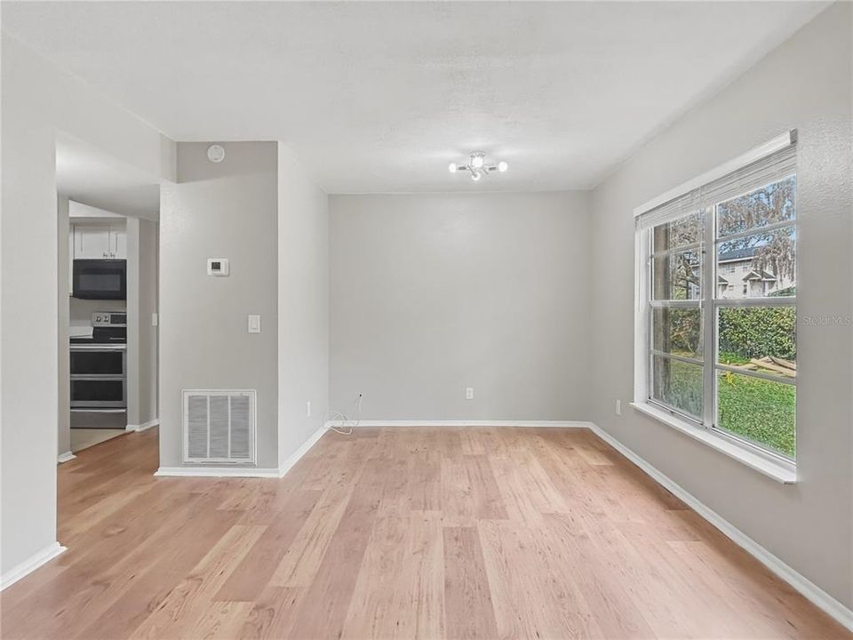 Active With Contract: $132,900 (2 beds, 2 baths, 912 Square Feet)