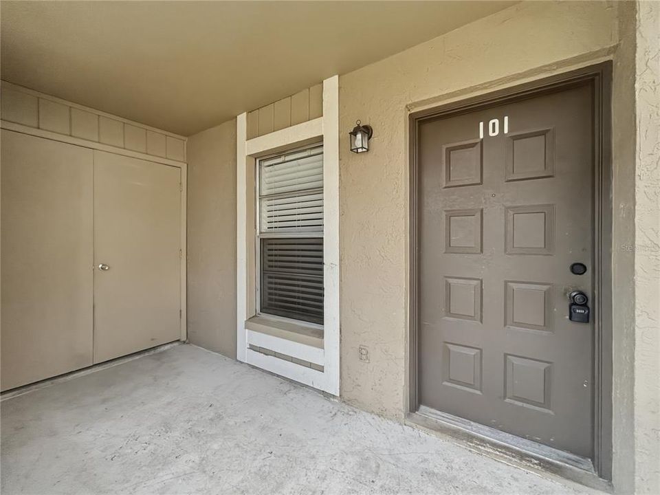 Active With Contract: $132,900 (2 beds, 2 baths, 912 Square Feet)