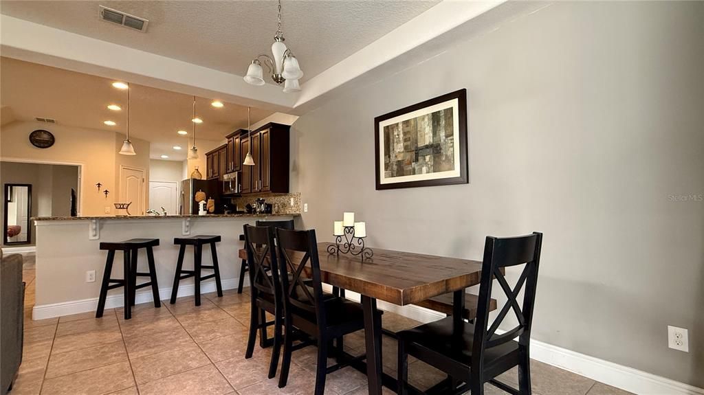 En Venta: $360,000 (4 camas, 3 baños, 2060 Pies cuadrados)