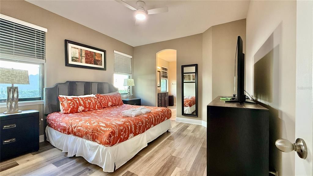 En Venta: $360,000 (4 camas, 3 baños, 2060 Pies cuadrados)