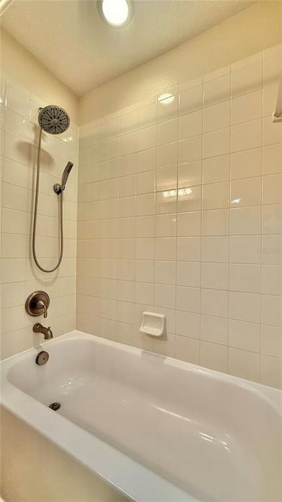 En Venta: $360,000 (4 camas, 3 baños, 2060 Pies cuadrados)