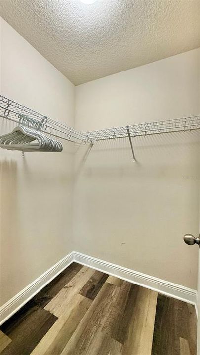 En Venta: $360,000 (4 camas, 3 baños, 2060 Pies cuadrados)