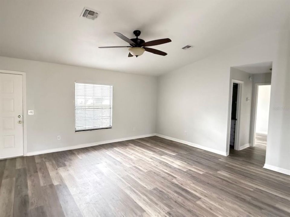 Active With Contract: $192,000 (3 beds, 2 baths, 1220 Square Feet)