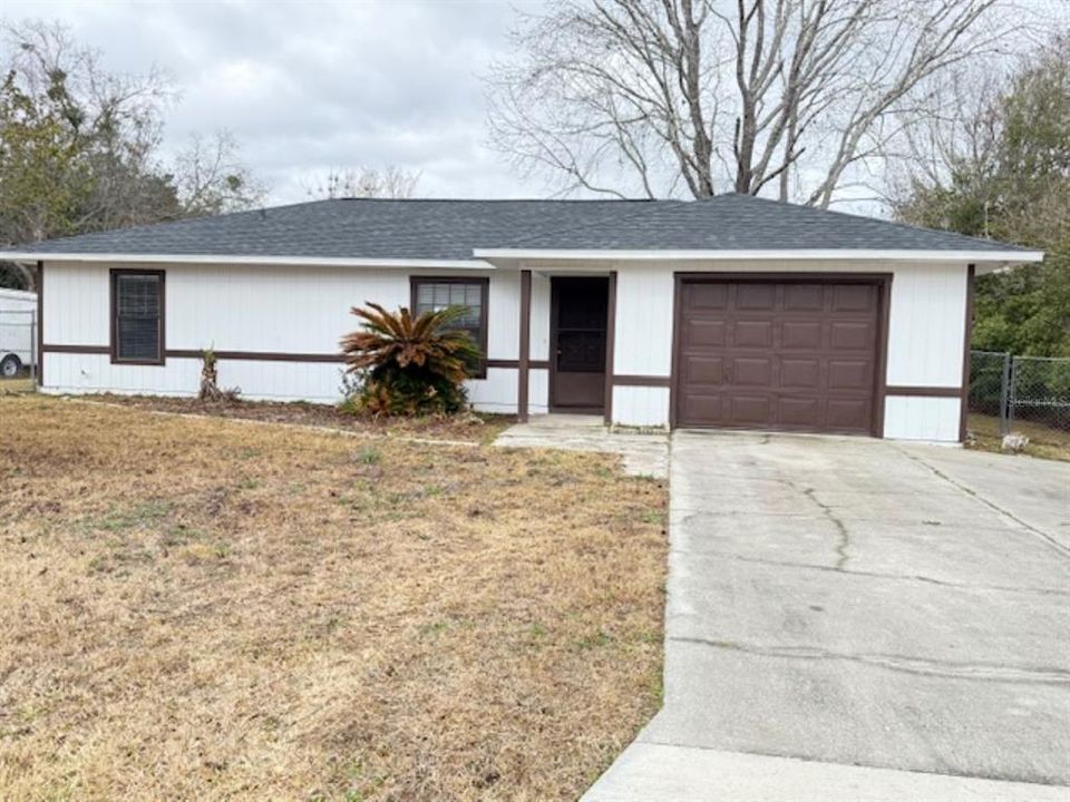 Active With Contract: $192,000 (3 beds, 2 baths, 1220 Square Feet)