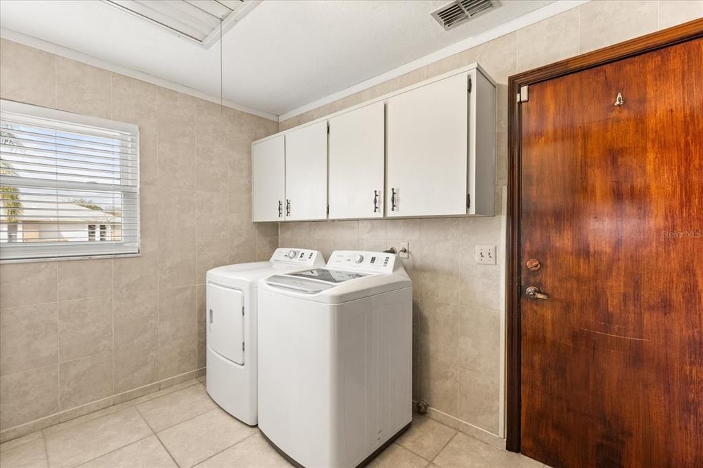 For Sale: $550,000 (4 beds, 2 baths, 2780 Square Feet)