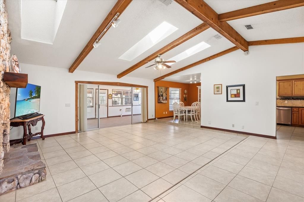 For Sale: $550,000 (4 beds, 2 baths, 2780 Square Feet)