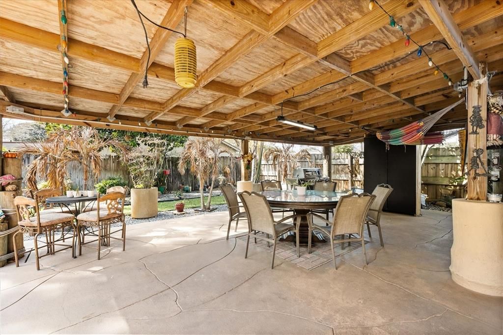 For Sale: $550,000 (4 beds, 2 baths, 2780 Square Feet)